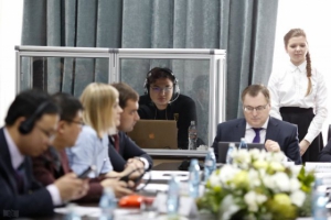 CELEBRACIÓN DE LA MESA REDONDA DEDICADA A LA COLABORACIÓN ENTRE RUSIA Y CHINA EN EL INSTITUTO DE FILOLOGÍA Y COMUNICACIÓN LINGÜÍSTICA